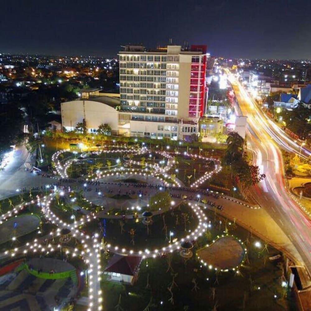 The Premiere Hotel Pekanbaru Exterior foto
