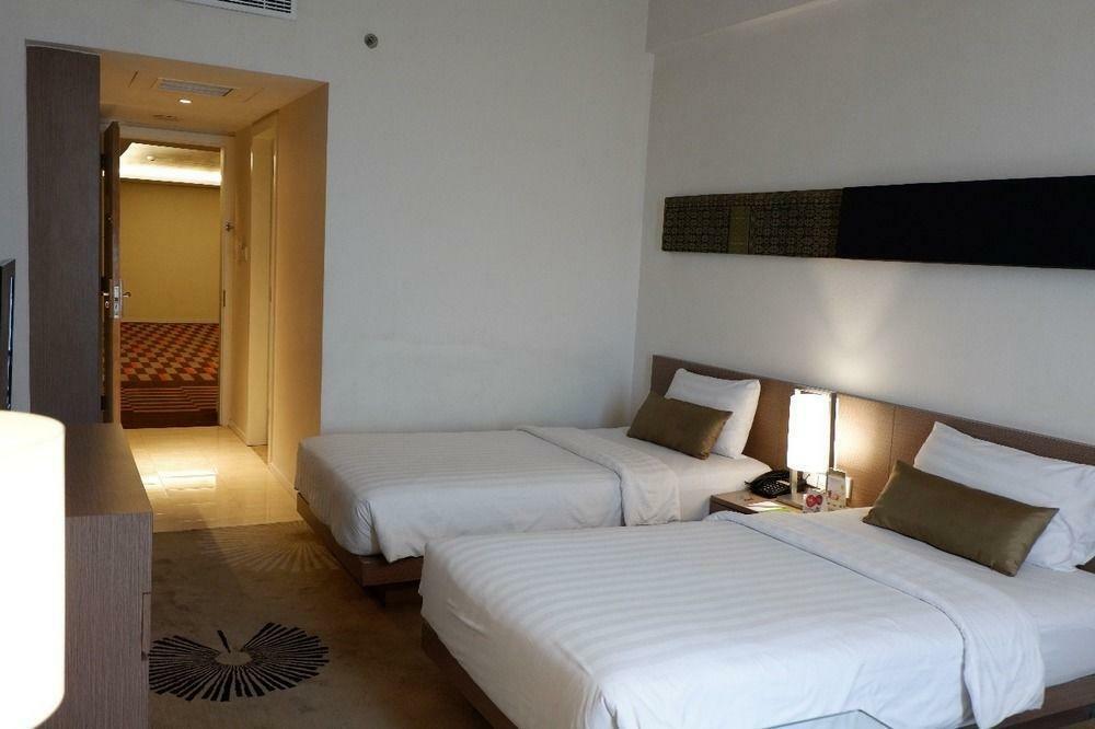 The Premiere Hotel Pekanbaru Exterior foto